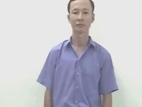 Hiệu trưởng trường tôi 50 tuổi, hiền, tốt. - Ngôn Ngữ ký Hiệu - Vùng miền Thành Phố Hồ Chí Minh - Phân loại